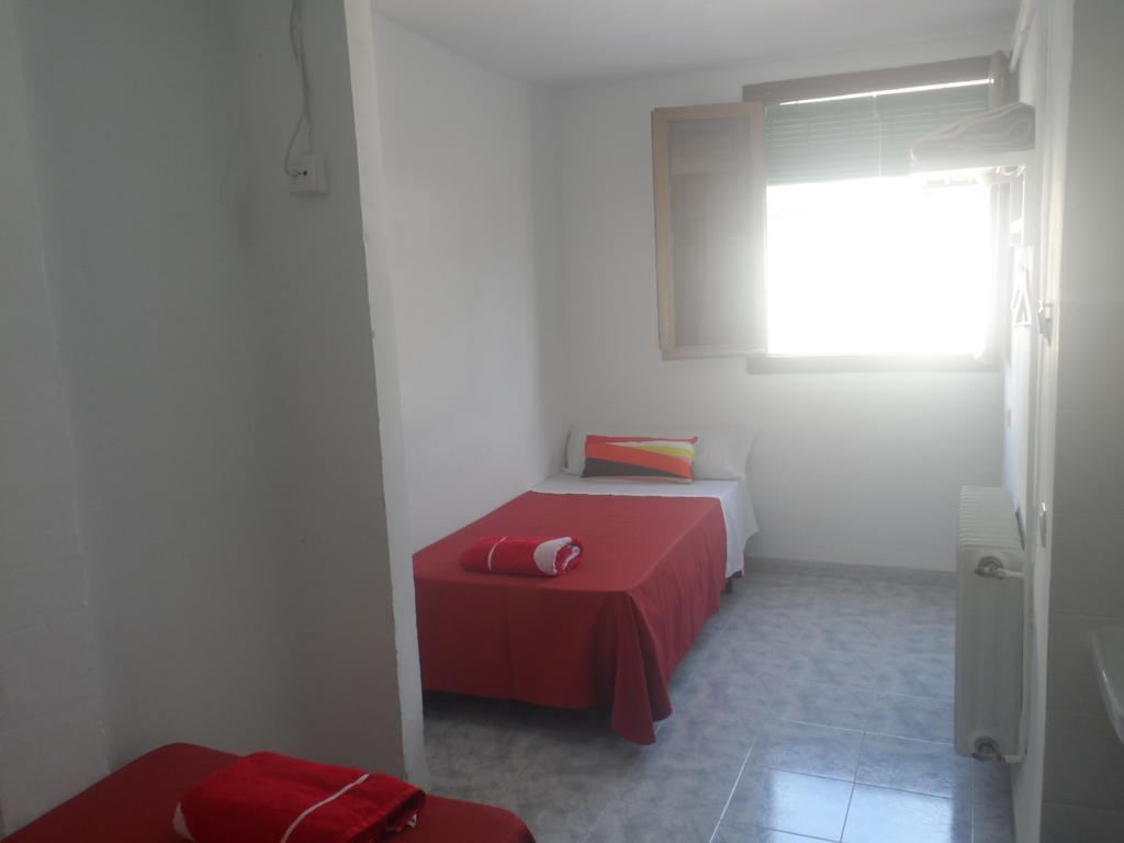 Habitación individual básica con baño compartido